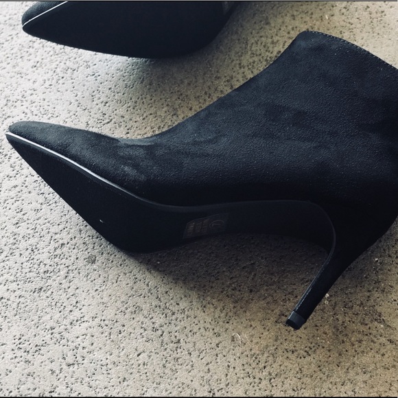 Last 1 Delicious Success Black 3” Heeled BOOTIE - Picture 5 of 5